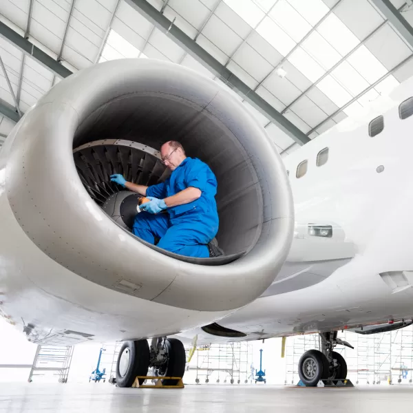 Avion en maintenance