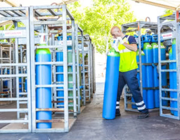 Livraison de gaz en bouteilles, azote gazeux en bouteille