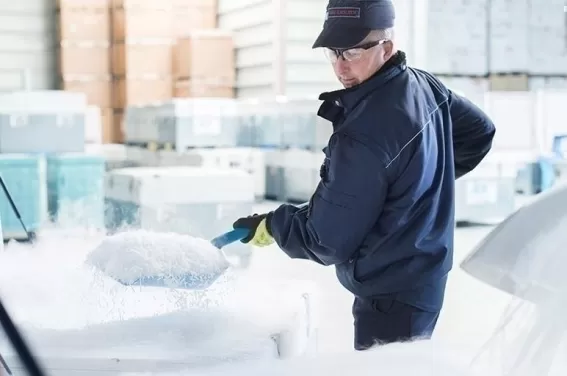 Dry Ice industrial cleaning in belgium netherlands